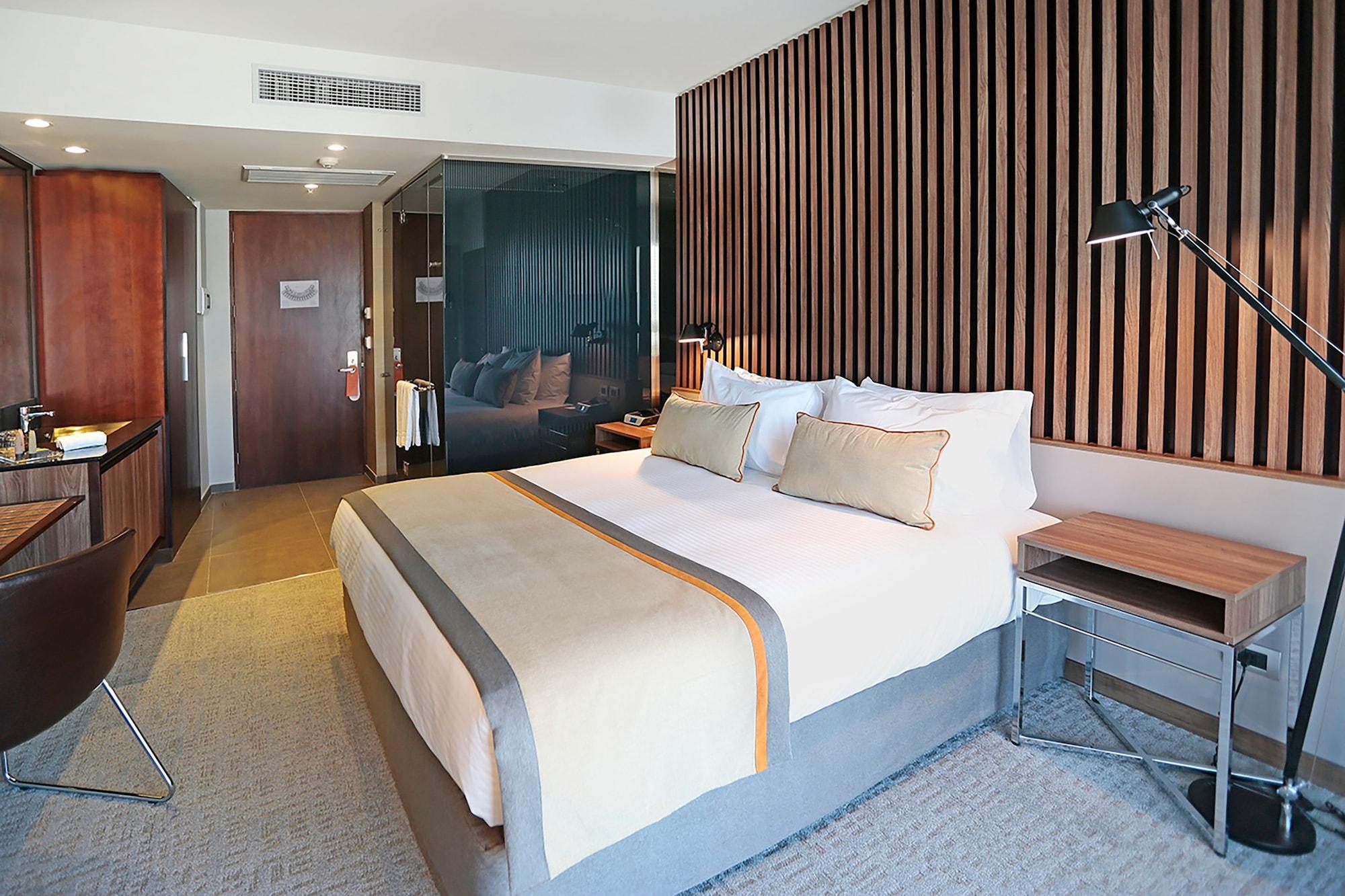 Отель Doubletree By Hilton Santiago Kennedy, Chile Экстерьер фото
