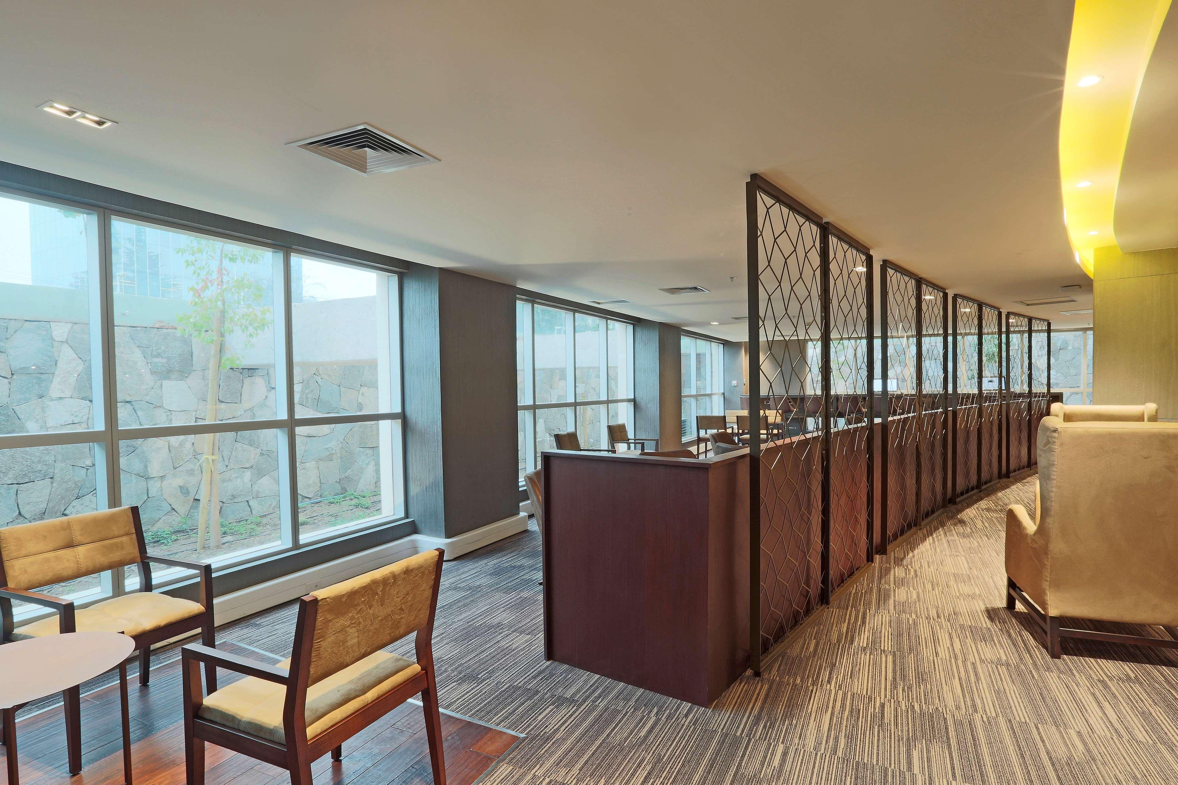 Отель Doubletree By Hilton Santiago Kennedy, Chile Экстерьер фото