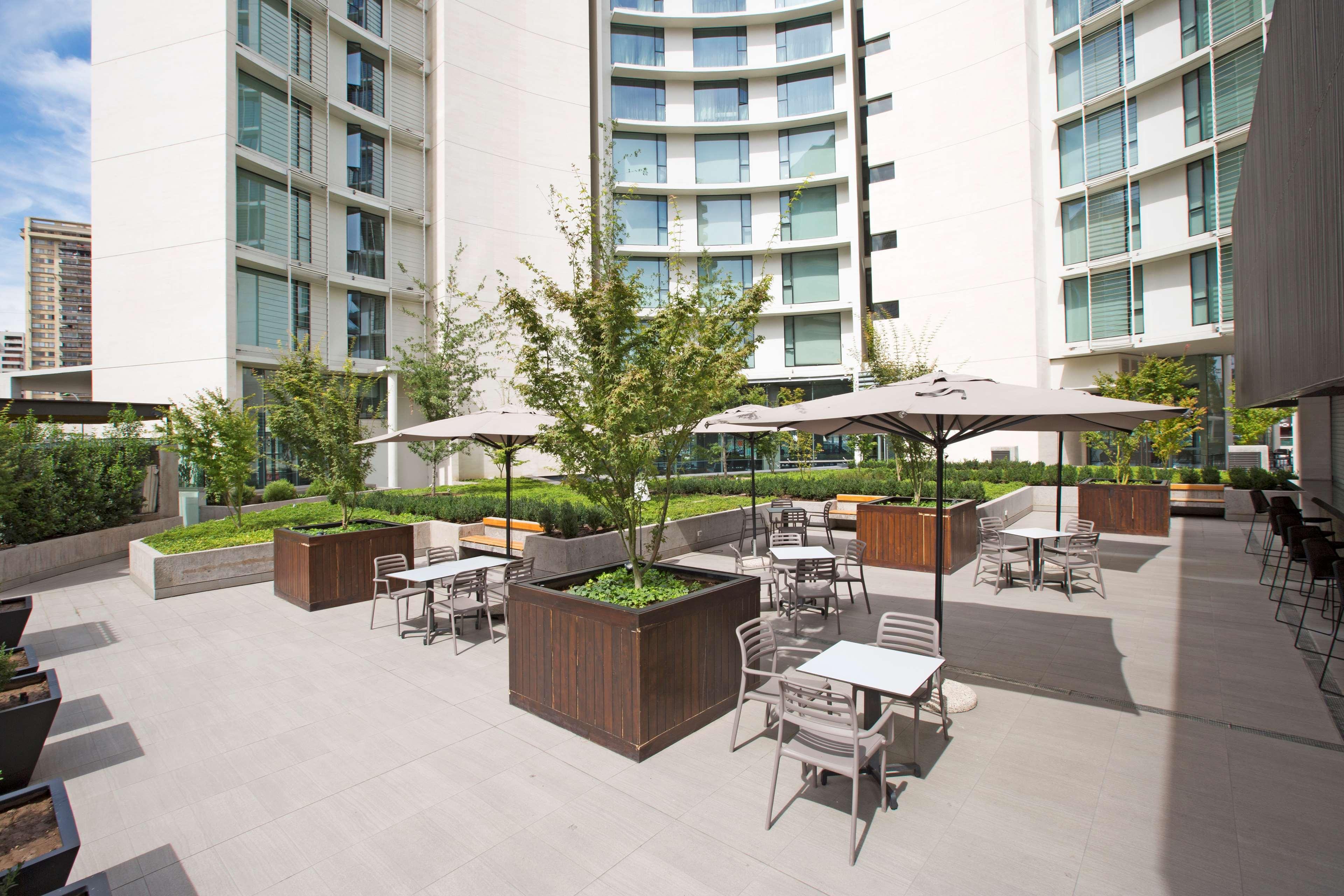 Отель Doubletree By Hilton Santiago Kennedy, Chile Экстерьер фото