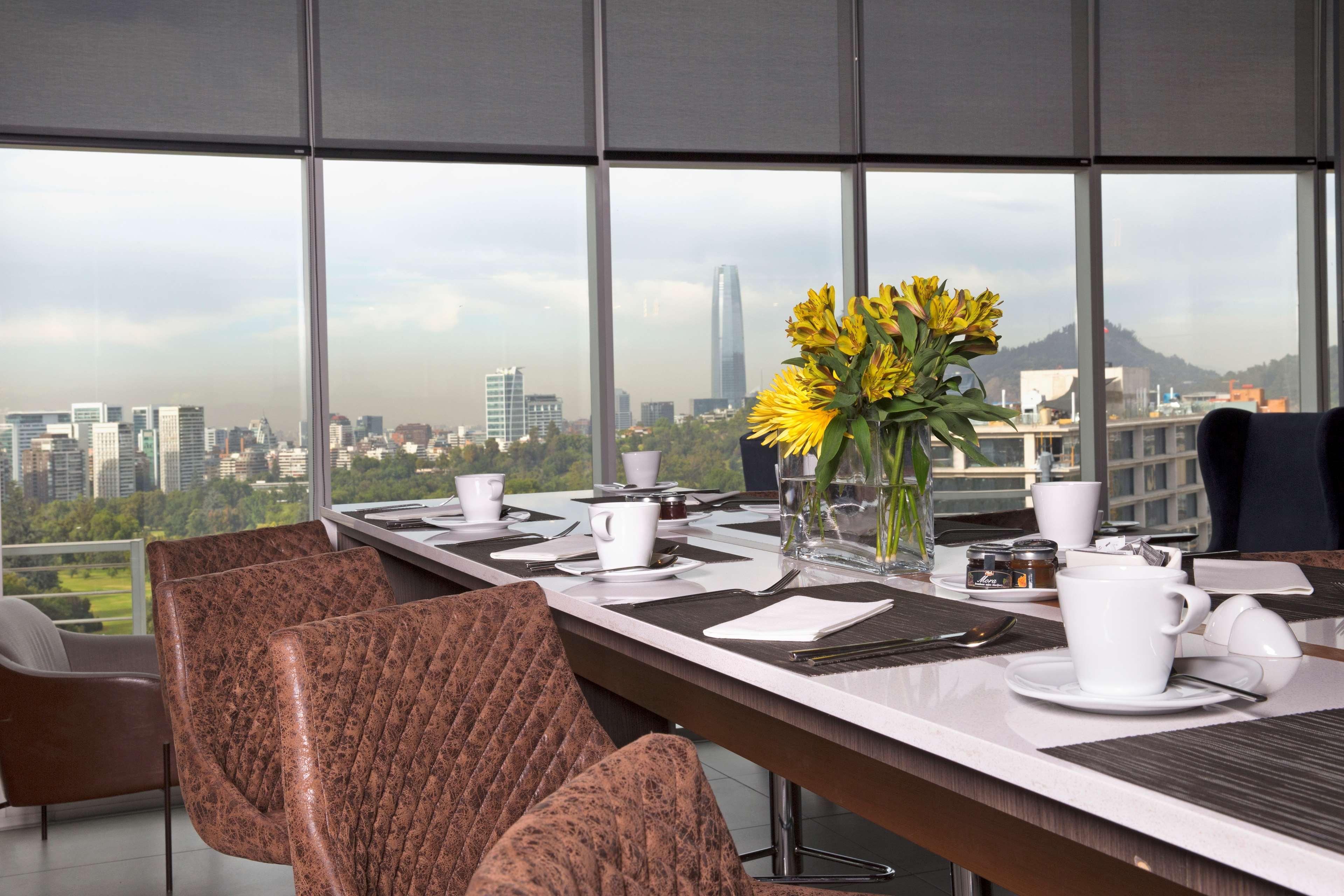 Отель Doubletree By Hilton Santiago Kennedy, Chile Экстерьер фото