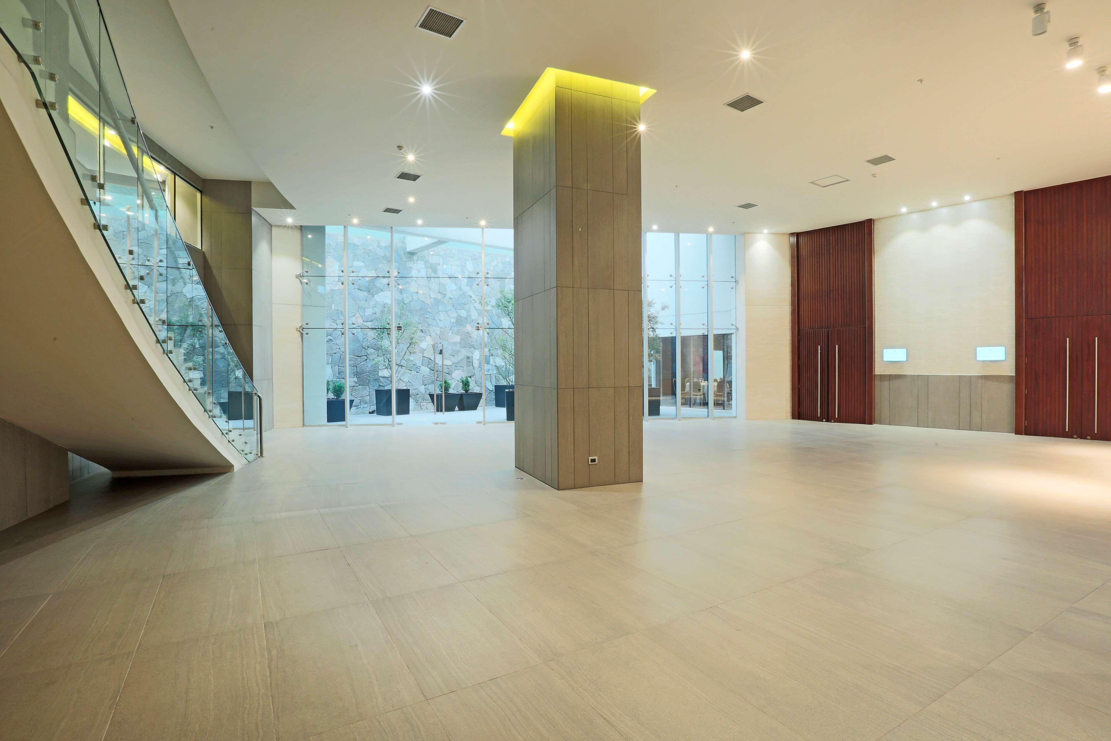 Отель Doubletree By Hilton Santiago Kennedy, Chile Экстерьер фото