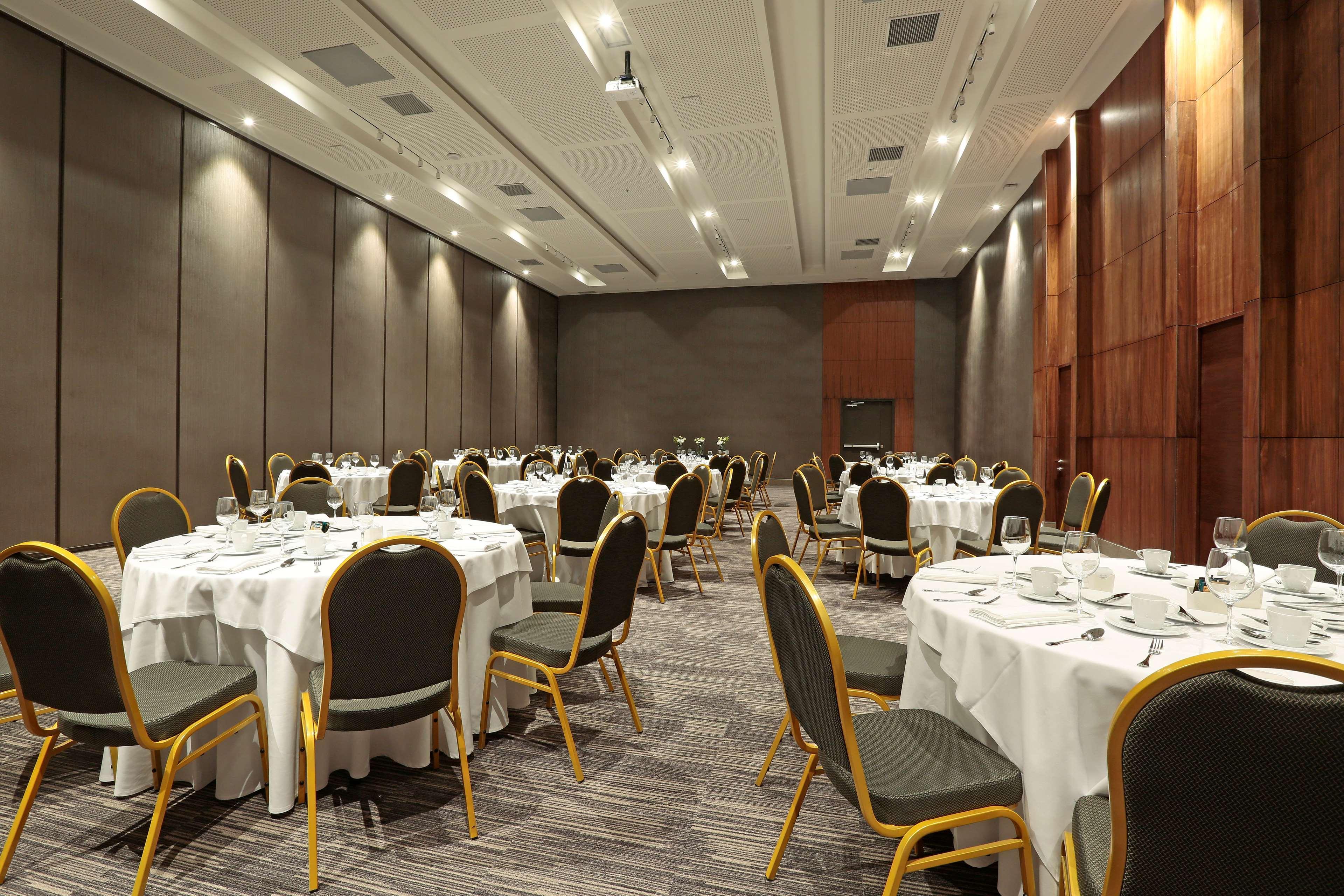 Отель Doubletree By Hilton Santiago Kennedy, Chile Экстерьер фото