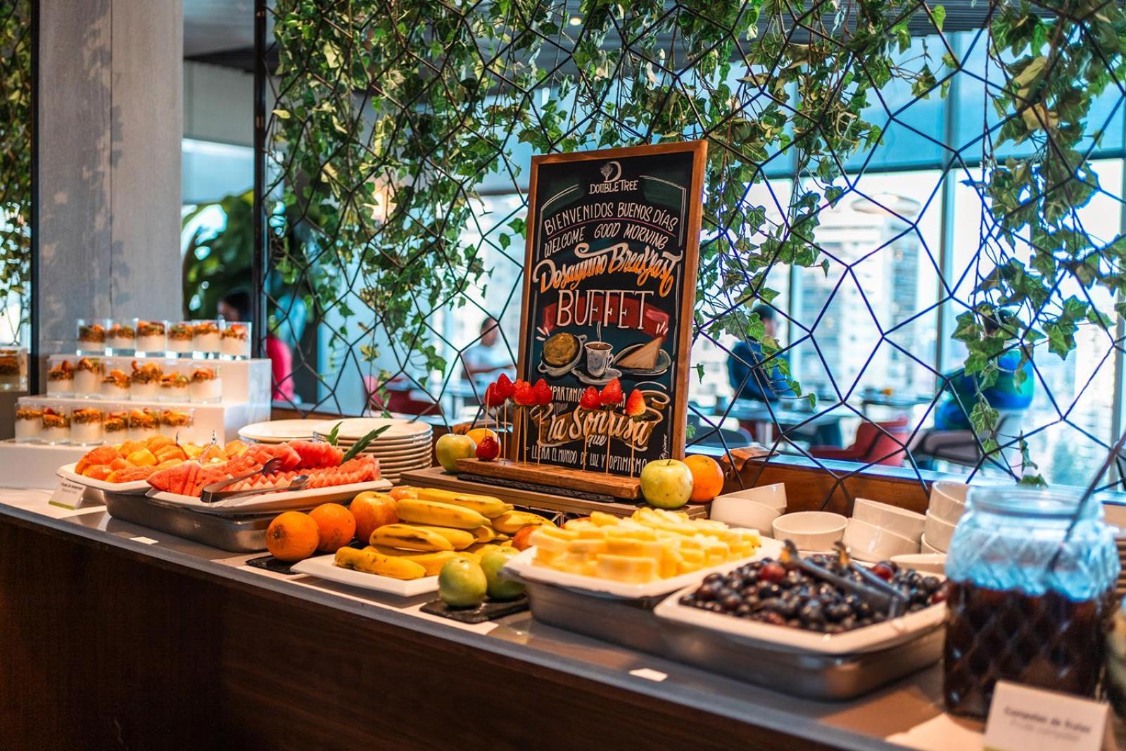 Отель Doubletree By Hilton Santiago Kennedy, Chile Экстерьер фото