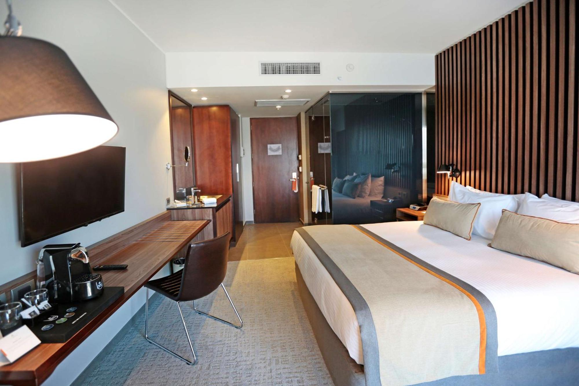 Отель Doubletree By Hilton Santiago Kennedy, Chile Экстерьер фото