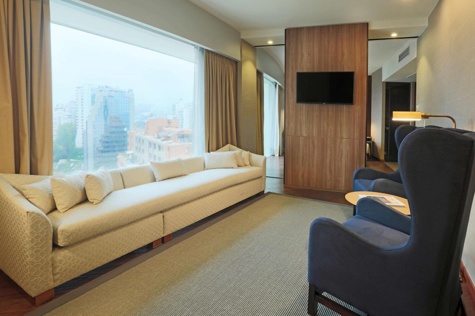 Отель Doubletree By Hilton Santiago Kennedy, Chile Экстерьер фото
