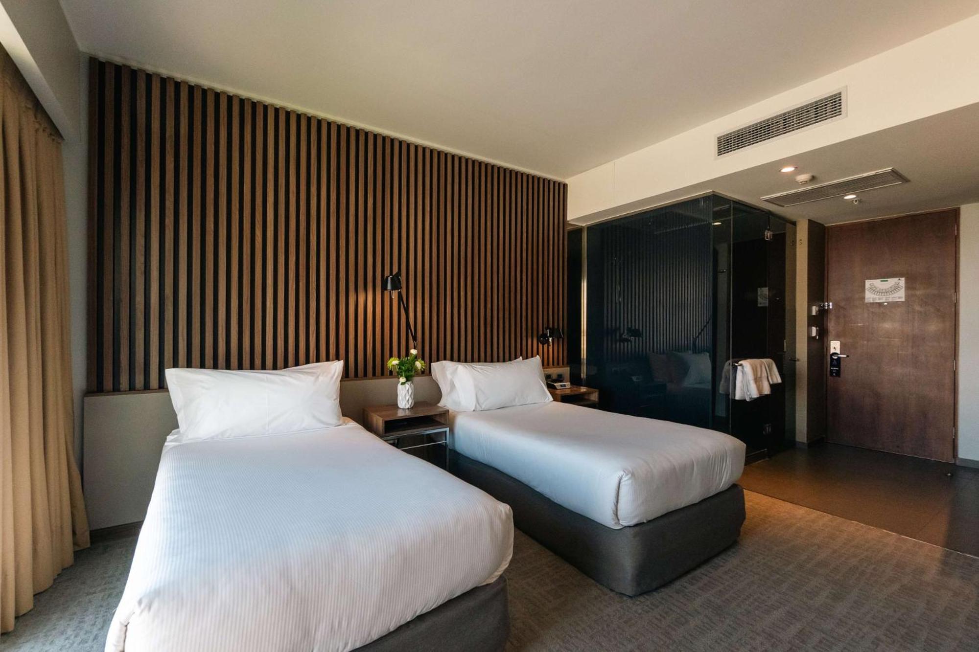 Отель Doubletree By Hilton Santiago Kennedy, Chile Экстерьер фото