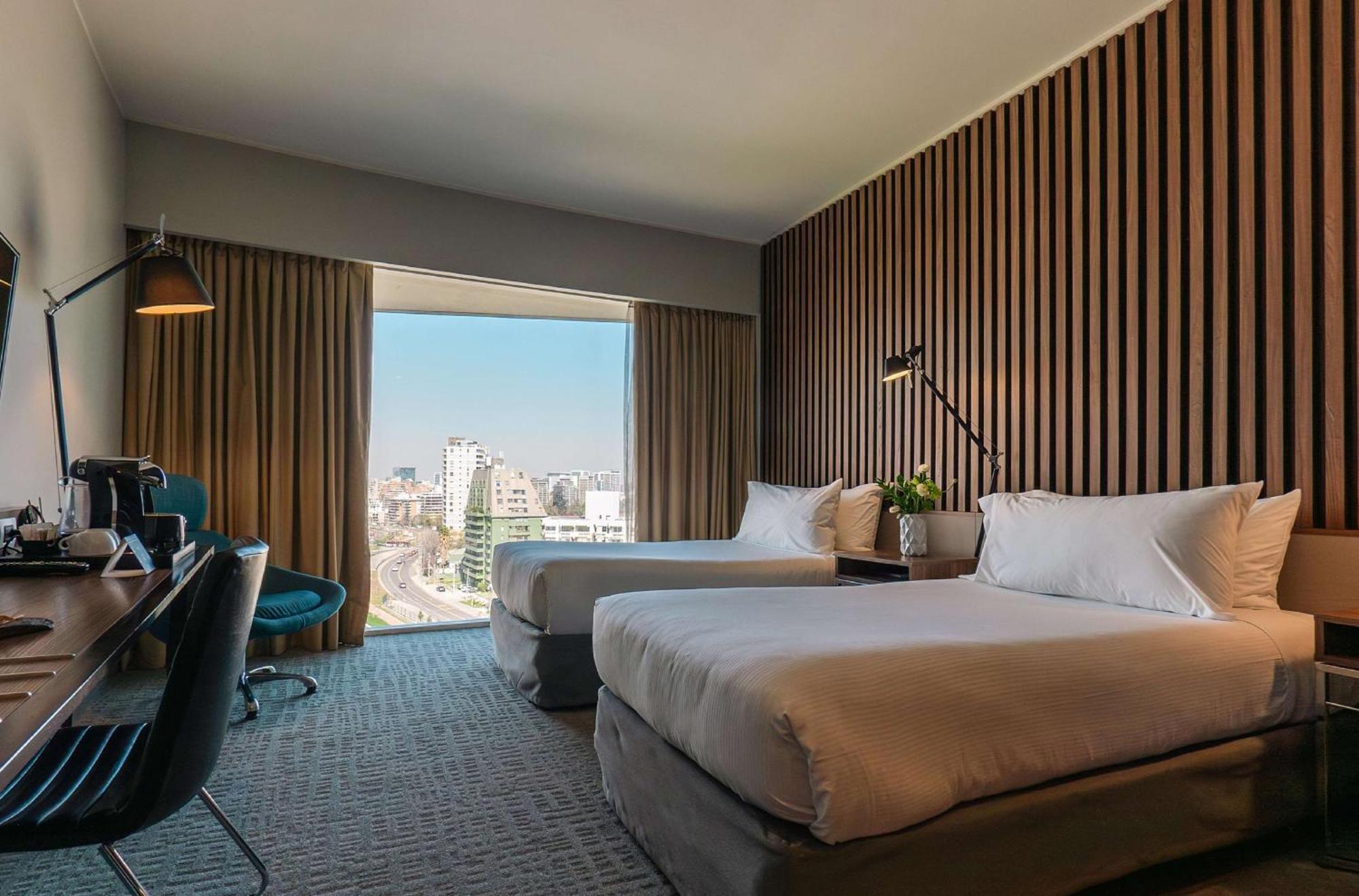 Отель Doubletree By Hilton Santiago Kennedy, Chile Экстерьер фото